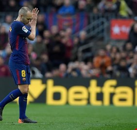 انيستا يرفض ممراً شرفياً يقيمه له ريال مدريد !