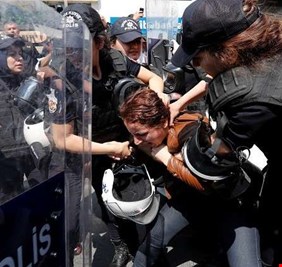 اعتقال أكثر من 80 شخصا في إسطنبول خلال 