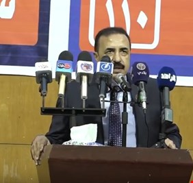 بالفيديو : في حفل انتخابي كبير .. رجل الإقتصاد علي الموسوي يحيي السيستاني ويتعهد بمواجهة الفاسدين