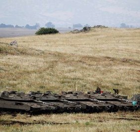 سقوط عشرات الصواريخ على الجولان المحتل وإسرئيل تقول إنها تتعرض لهجوم 