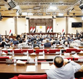 خبير قانوني: الحكومة الحالية باقية وستستمر في عملها حتى بعد انتهاء الدورة البرلمانية الحالية !