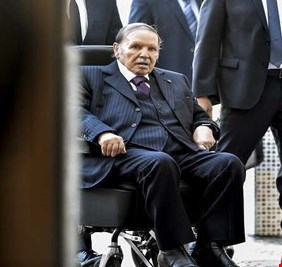 14 شخصية جزائرية تدعو بوتفليقة لعدم الترشح لولاية خامسة