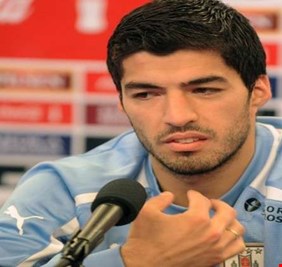 سواريز يتضامن مع محمد صلاح: ننتظرك في كأس العالم