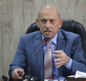 بالوثيقة .. وزير النقل يوبخ رئيس سلطة الطيران المدني لعدم انفكاكه عن منصبه منذ اكثر من ثلاثة اشهر !