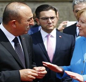 ميركل تدعو أردوغان لزيارة برلين