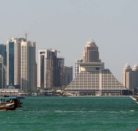 قطر تبدأ باتخاذ إجراءات لمنح الإقامة الدائمة للأجانب