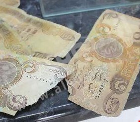 المركزي يلزم المصارف باستبدال العملة التالفة دون عمولات