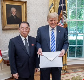 ترامب: القمة مع كيم ستعقد في سنغافورة بموعدها المقرر أصلا