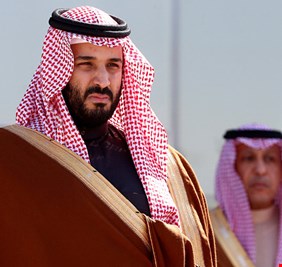 ليس كل ما يذاع ويقال صحيحاً.. بالفيديو: بن سلمان يظهر برفقة نجله في قصر مقرن !