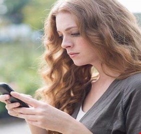 الإشعارات المتواصلة على الهواتف الذكية تغير كيمياء الدماغ