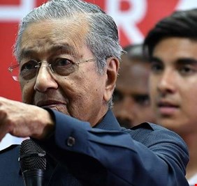 الحكومة الماليزية تحظر على وزرائها قبول الهدايا