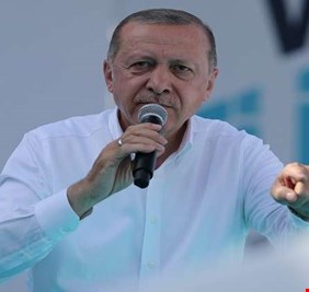 أردوغان يحذر من حرب بين الصليب والهلال