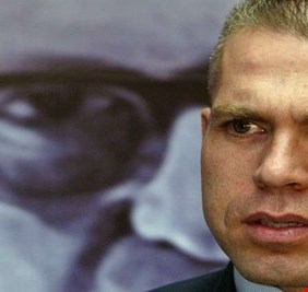 إسرائيل تهدد 