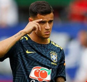 لاعبو المنتخب البرازيلي يرشقون زميلهم كوتينيو بالبيض!
