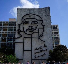 احتفالات بذكرى عيد الميلاد الـ 90 لتشي غيفارا في كوبا