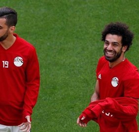 الجماهير المصرية تحبس أنفاسها ترقبا لمواجهة الأوروغواي