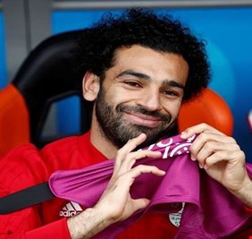 مفاجأة سارة تعيد الابتسامة إلى وجه محمد صلاح
