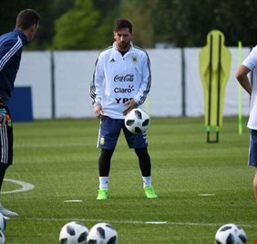 الأرجنتين تمتحن آيسلندا في أول ظهور لها في نهائيات كأس العالم
