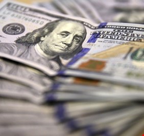 استقرار سعر صرف الدولار خلال العيد في بورصة الكفاح والأسواق المحلية