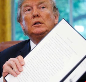 ترامب يأمر بعدم فصل أطفال المهاجرين عن أسرهم