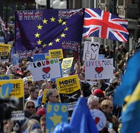 مظاهرات في لندن تطالب بإعادة التصويت حول 