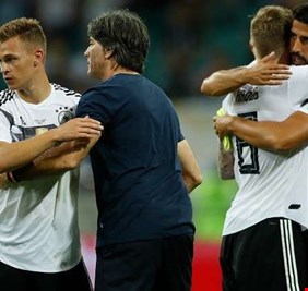 منتخب ألمانيا يعتذر لنظيره السويدي