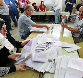 قانوني: للبرلمان صلاحية اختيار العد والفرز الكلي لأوراق الاقتراع