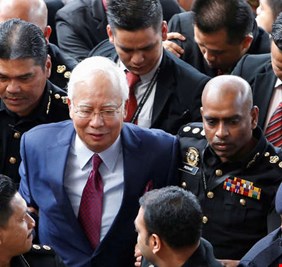 رئيس وزراء ماليزيا السابق يواجه 4 تهم تتعلق بخيانة الأمانة العامة واستغلال السلطة