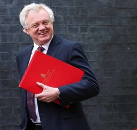 ماي تقبل استقالة وزير الـ