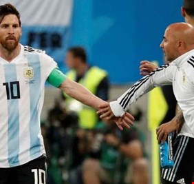 إقالة مدرب الأرجنتين بعد أيام من تجديد الثقة به