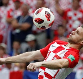 مهاجم من منتخب كرواتيا يسدد قروض جميع سكان قريته