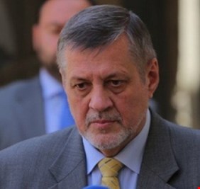 على وقع الازمة المتفجرة: مبعوث الامم المتحدة في النجف للقاء السيد السيستاني