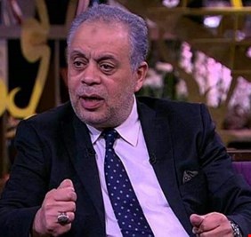 ممثل مصري شهير يفقد صوته وأشرف زكي يكشف عن حالته الصحية