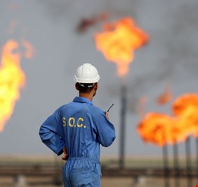 نائبة عراقية تحذر من بيع حقول نفطية عراقية للكويت تحت ضغط الازمة الداخلية