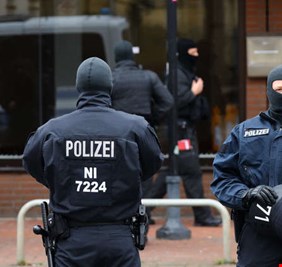 إصدار مذكرة اعتقال بحق منفذ الهجوم على حافلة شمالي ألمانيا