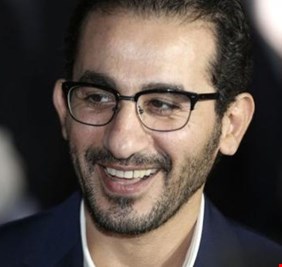 بطريقة كوميدية.. أحمد حلمي يشارك في تحدي 