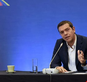 رئيس حكومة اليونان: أتحمل المسؤولية السياسية عن مأساة الحرائق في أثينا