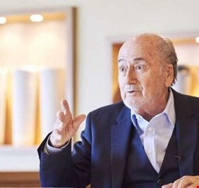 بلاتر يكشف تفاصيل جديدة عن تدخل سياسي لاستضافة قطر لمونديال 2022