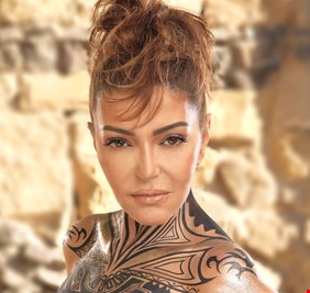 سميرة سعيد تطلق أغنية جديدة.. ومدحت العدل يهاجمها
