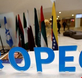 أسعار نفط اوبك تسجل 71 دولاراً وبرنت يغلق على انخفاض