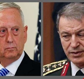 وزيرا الدفاع التركي والأمريكي يبحثان العلاقات الثنائية وقضايا المنطقة