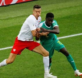رسميا.. برشلونة يتعاقد مع مدافع منتخب 