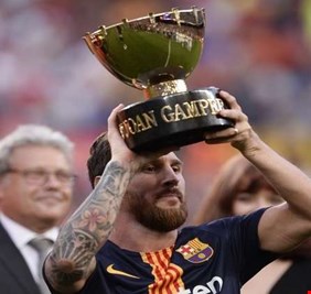 برشلونة يحرز كأس جوان غامبر بثلاثية في بوكا جونيورز