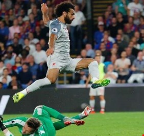نجم مانشستر يونايتد يصف صلاح بالممثل المسرحي!