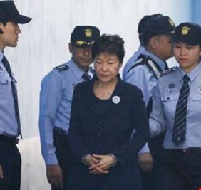 الحكم بحبس رئيسة كوريا الجنوبية السابقة 25 عاما