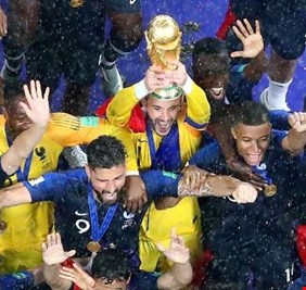 الشرطة البريطانية تعتقل قائد منتخب فرنسا