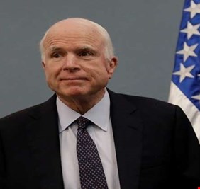 وفاة السيناتور الأمريكي المخضرم جون ماكين عن عمر ناهز 81 عاما