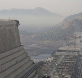 وقف أعمال البناء في 