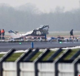 مصرع 4 أشخاص بسقوط طائرة ركاب على قاعدة عسكرية أمريكية