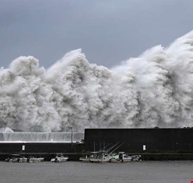 اليابان تعلّق حركة الطيران والقطارات في انتظار إعصار 